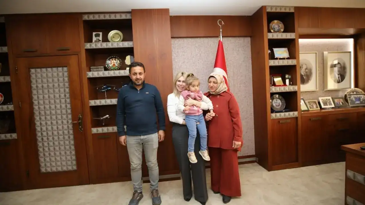 Antalya’da Tıp Tarihine Geçen Mucize Bebek Doktoruyla Buluştu 2